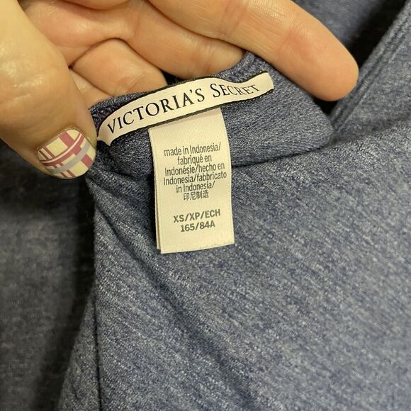 Victoria's Secret Sweatshirt Heart Cutout Long Sleeve Pullover Top, Size XS - Picture 4 of 8